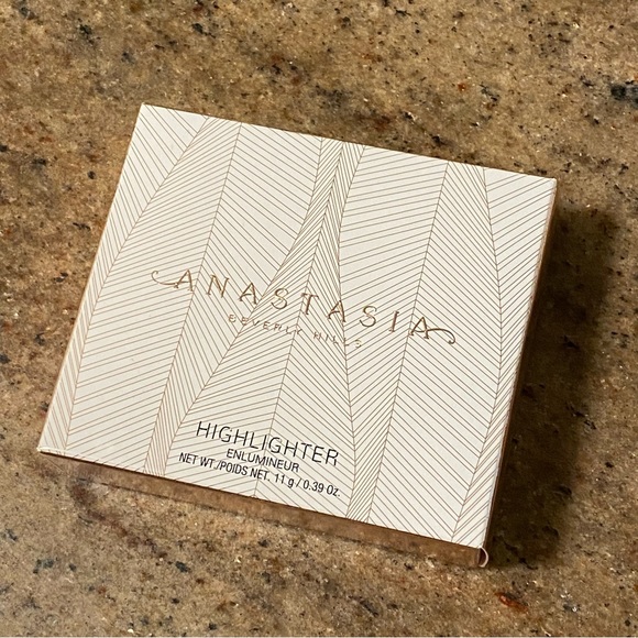 Anastasia Beverly Hills white iced out highlighter face makeup compact - Picture 6 of 10
